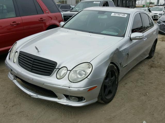 WDBUF70J55A757252 - 2005 MERCEDES-BENZ E 500 SILVER photo 2