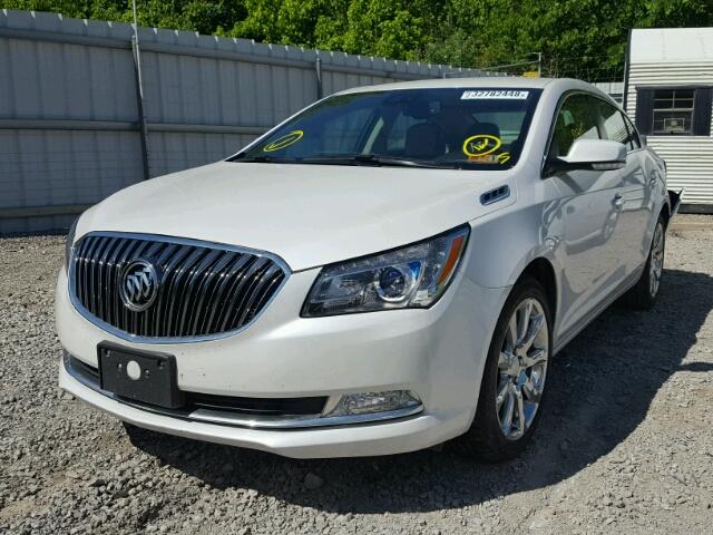 1G4GD5G35FF167908 - 2015 BUICK LACROSSE P WHITE photo 2