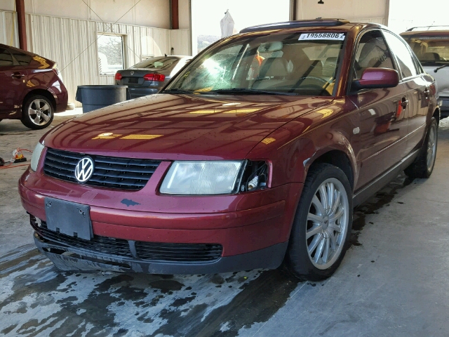 WVWUH23B6YE310266 - 2000 VOLKSWAGEN PASSAT GLX MAROON photo 2