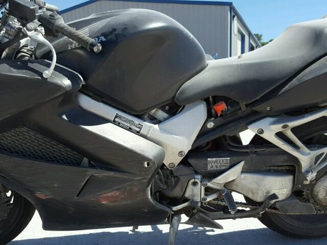 JH2RC46144M600340 - 2004 HONDA VFR800 BLACK photo 7