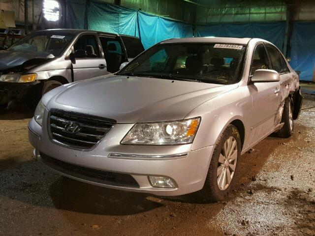 5NPEU46F99H431059 - 2009 HYUNDAI SONATA SE SILVER photo 2