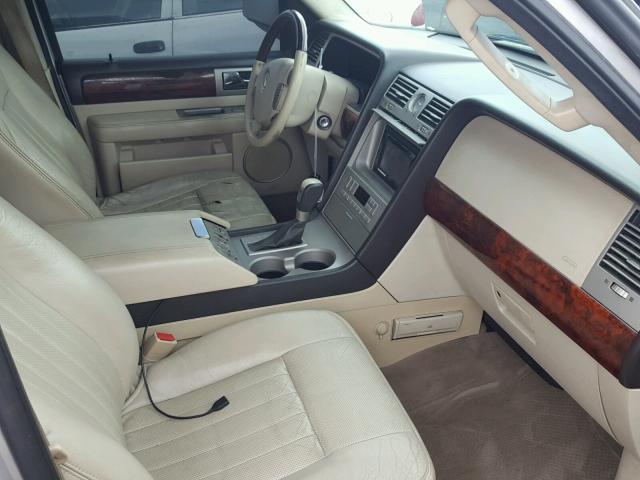 5LMFU28R23LJ15160 - 2003 LINCOLN NAVIGATOR 银色 照片 5