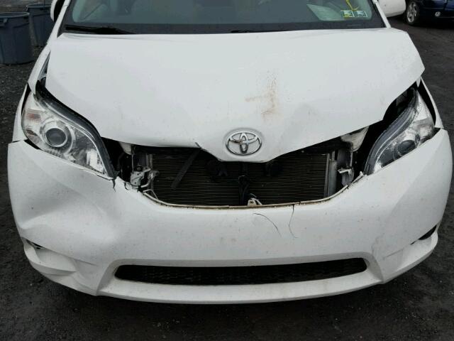 5TDJK3DC4DS053808 - 2013 TOYOTA SIENNA LE WHITE photo 9