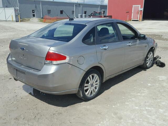 1FAHP35N68W181852 - 2008 FORD FOCUS SE SILVER photo 4