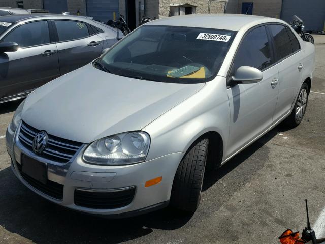 3VWJZ7AJXAM080171 - 2010 VOLKSWAGEN JETTA S 银色 照片 2
