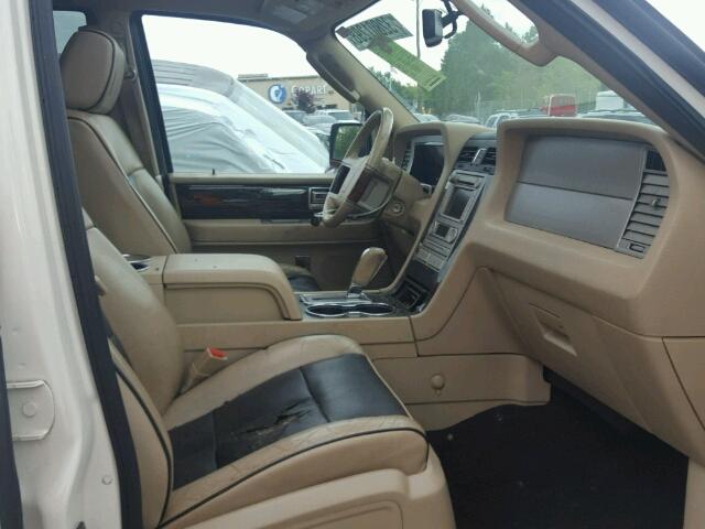 5LMFU27528LJ11907 - 2008 LINCOLN NAVIGATOR WHITE photo 5
