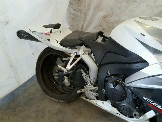 JH2PC40087M002134 - 2007 HONDA CBR600RR WHITE photo 6