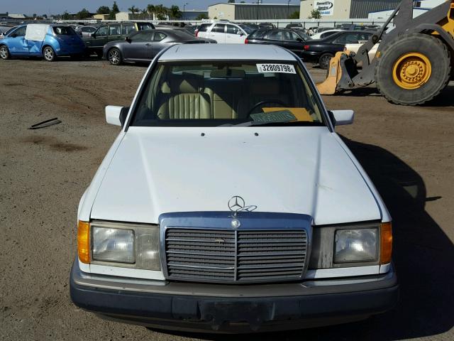 WDBEA26D2LB280519 - 1990 MERCEDES-BENZ 300 E 2.6 WHITE photo 9