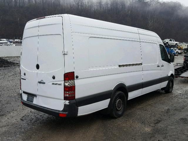 WDYPE8CC7B5521621 - 2011 FREIGHTLINER SPRINTER 2 WHITE photo 4