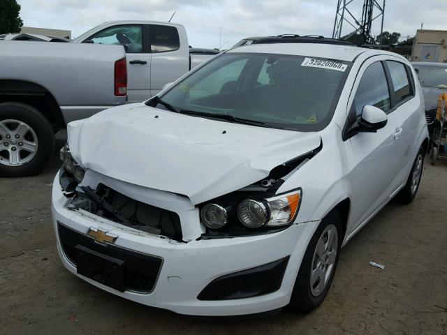 1G1JA6SG9F4130562 - 2015 CHEVROLET SONIC LS 白色 照片 2