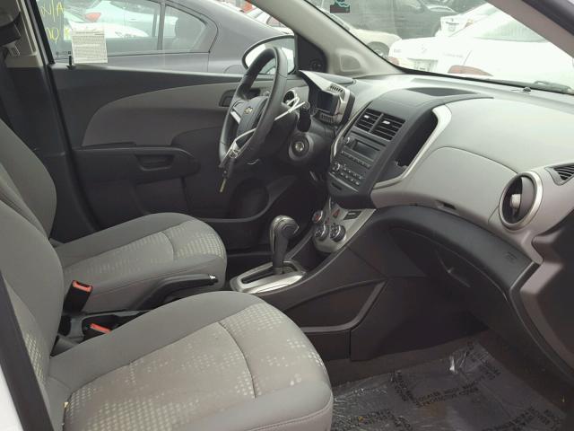 1G1JA6SG9F4130562 - 2015 CHEVROLET SONIC LS 白色 照片 5