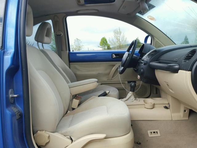 3VWCD21C7YM429924 - 2000 VOLKSWAGEN NEW BEETLE ლურჯი ფოტო 5