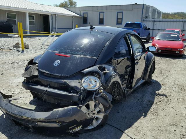 3VWRW31C29M502080 - 2009 VOLKSWAGEN NEW BEETLE შავი ფოტო 4