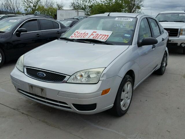 1FAHP34NX7W226436 - 2007 FORD FOCUS ZX4 SILVER photo 2