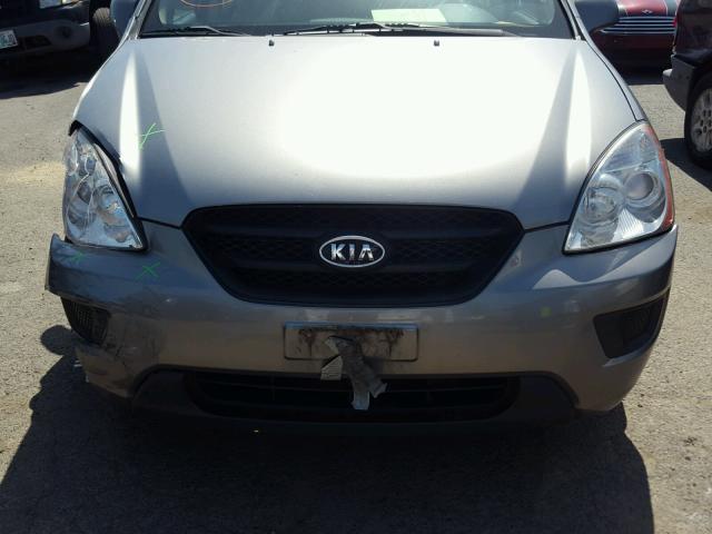 KNAFG528797221988 - 2009 KIA RONDO BASE GRAY photo 9