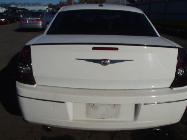 2C3CA5CV6AH105349 - 2010 CHRYSLER 300 TOURIN WHITE photo 10