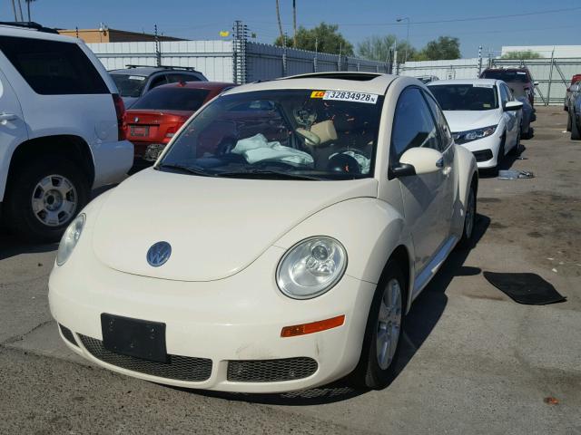 3VWRG31C38M502892 - 2008 VOLKSWAGEN NEW BEETLE 米色 照片 2