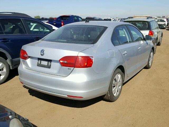 3VWD17AJ2EM289625 - 2014 VOLKSWAGEN JETTA SILVER photo 4