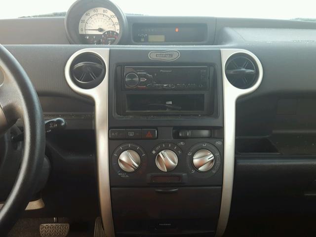 JTLKT324664074174 - 2006 TOYOTA SCION XB WHITE photo 9