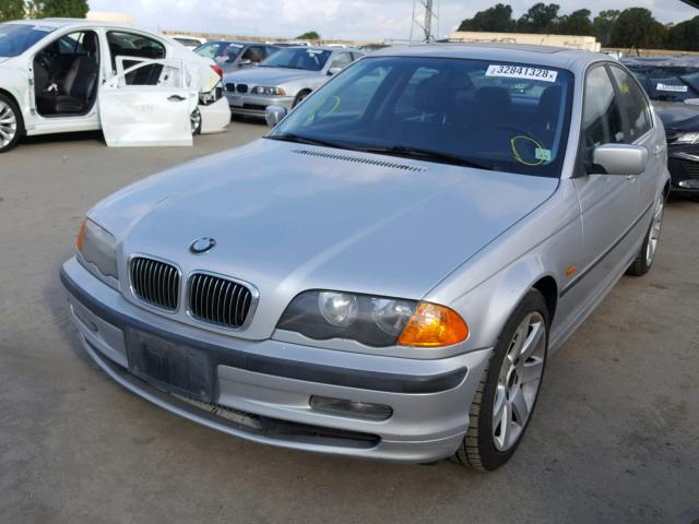 WBAAM5342YFR19105 - 2000 BMW 328 I SILVER photo 2