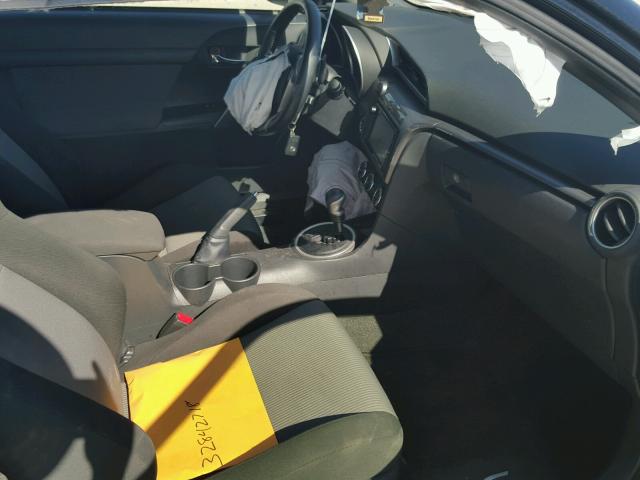 JTKJF5C79GJ020303 - 2016 TOYOTA SCION TC 黑色 照片 5