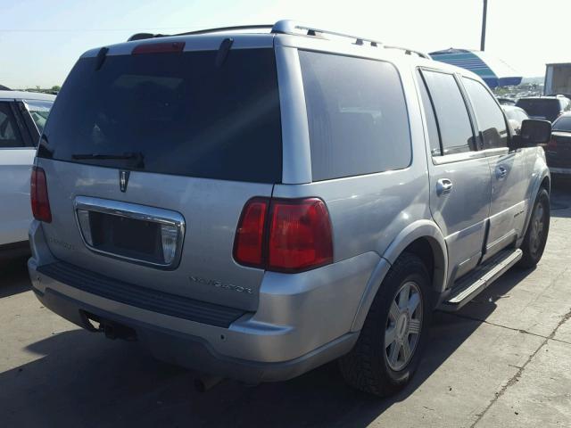 5LMFU27R54LJ26544 - 2004 LINCOLN NAVIGATOR 银色 照片 4