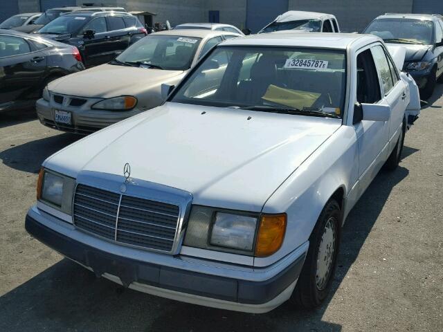 WDBEA28E4PC001707 - 1993 MERCEDES-BENZ 300 E 2.8 WHITE photo 2