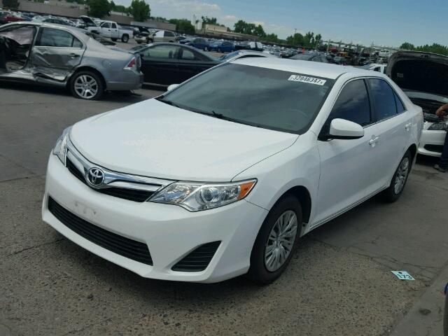 4T1BF1FK8EU419313 - 2014 TOYOTA CAMRY L WHITE photo 2