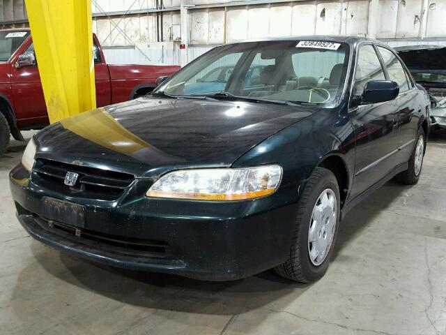 1HGCG5543YA043093 - 2000 HONDA ACCORD LX GREEN photo 2