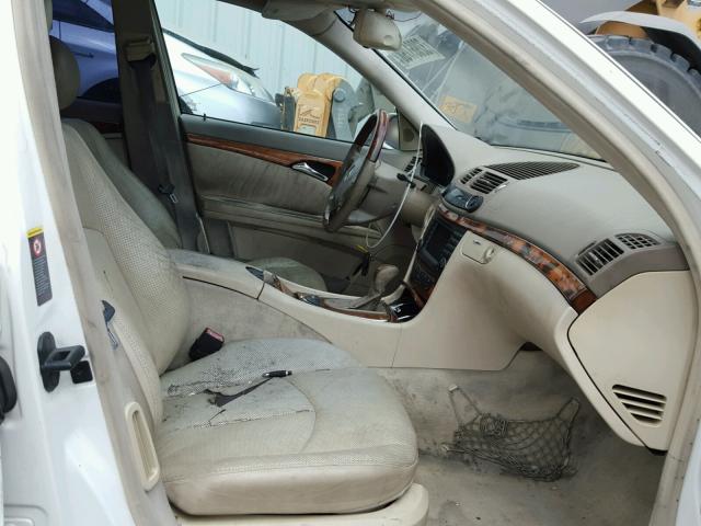 WDBUF70J84A476934 - 2004 MERCEDES-BENZ E 500 WHITE photo 5