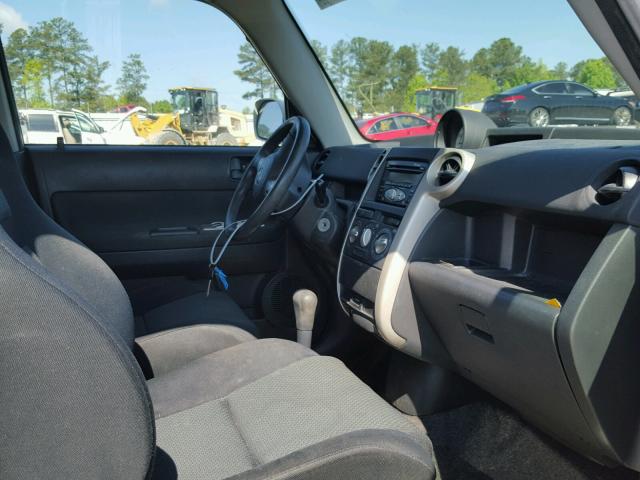 JTLKT324464086274 - 2006 TOYOTA SCION XB WHITE photo 5