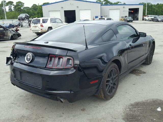 1ZVBP8AM1D5212691 - 2013 FORD MUSTANG BLACK photo 4