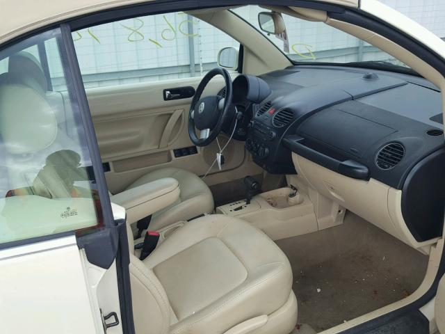3VWRF31Y59M409131 - 2009 VOLKSWAGEN NEW BEETLE 米色 照片 5