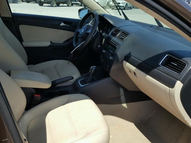 3VWD17AJ4EM242029 - 2014 VOLKSWAGEN JETTA SE BROWN photo 5