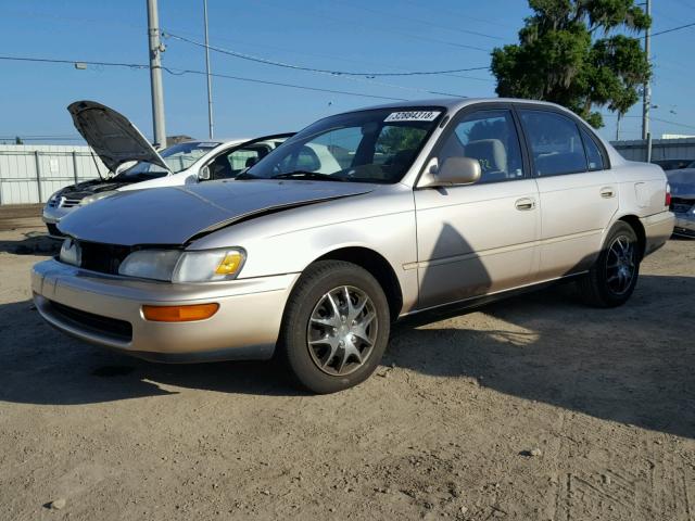 1NXBB02E9VZ572658 - 1997 TOYOTA COROLLA DX GOLD photo 2