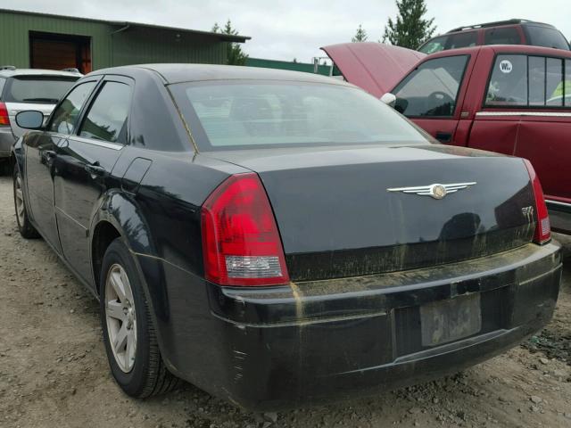 2C3JA43R85H623215 - 2005 CHRYSLER 300 BLACK photo 3