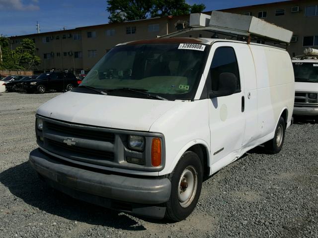 1GCFG25M2W1110144 - 1998 CHEVROLET EXPRESS G2 WHITE photo 2