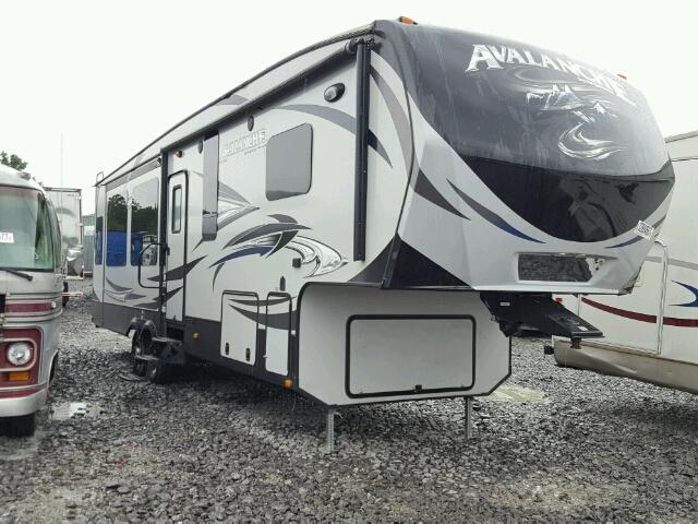 4YDF34328FE760319 - 2015 KEYSTONE AVALANCHE GRAY photo 1