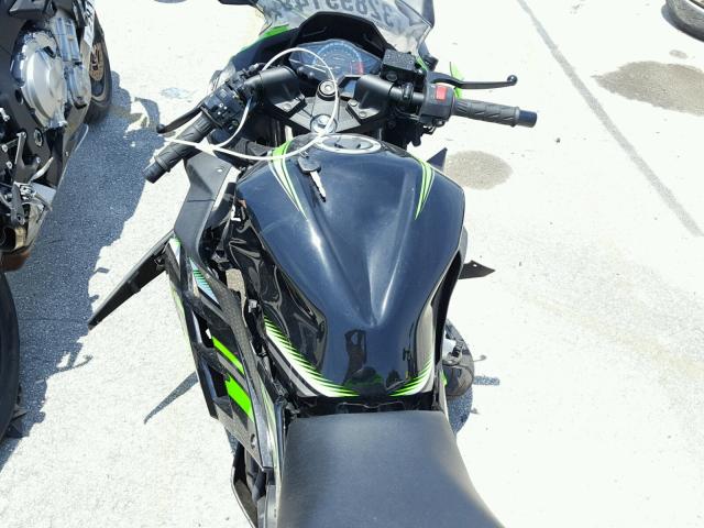 JKAEX8B11HDA41146 - 2017 KAWASAKI EX300 B GREEN photo 5