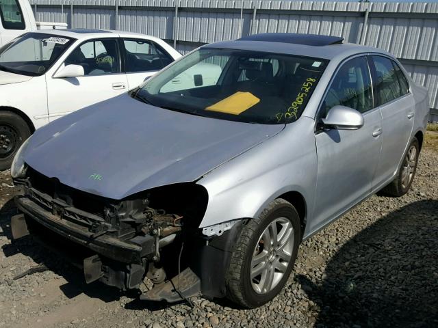 3VWDG71K65M647140 - 2005 VOLKSWAGEN NEW JETTA SILVER photo 2