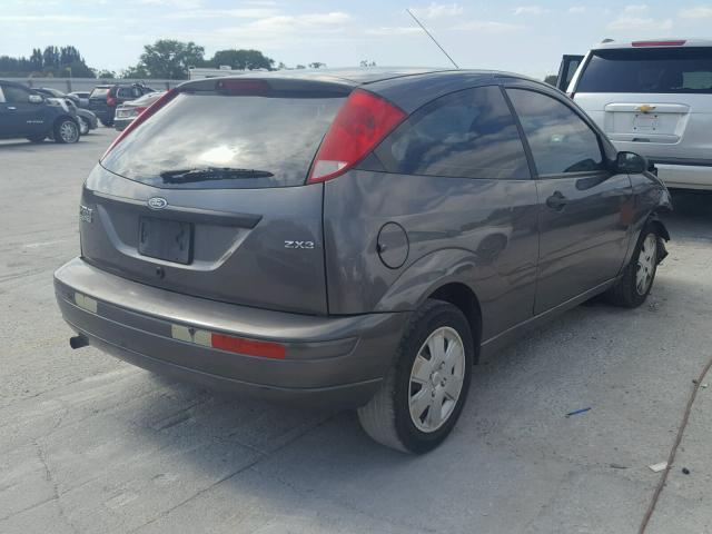 1FAFP31N86W238868 - 2006 FORD FOCUS ZX3 GRAY photo 4