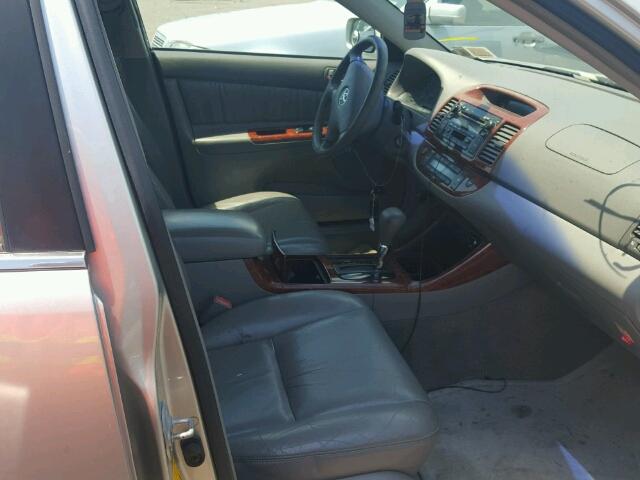 JTDBE30K420121288 - 2002 TOYOTA CAMRY LE BEIGE photo 5