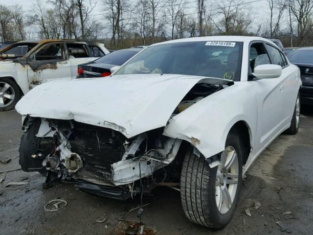 2B3CL3CG0BH512212 - 2011 DODGE CHARGER WHITE photo 2