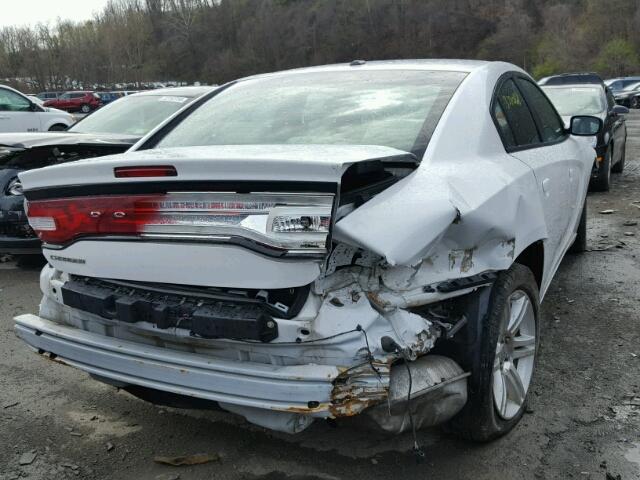 2B3CL3CG0BH512212 - 2011 DODGE CHARGER WHITE photo 4
