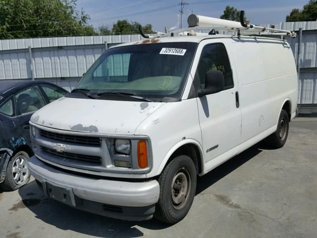 1GCFG25W211136365 - 2001 CHEVROLET EXPRESS G2 WHITE photo 2