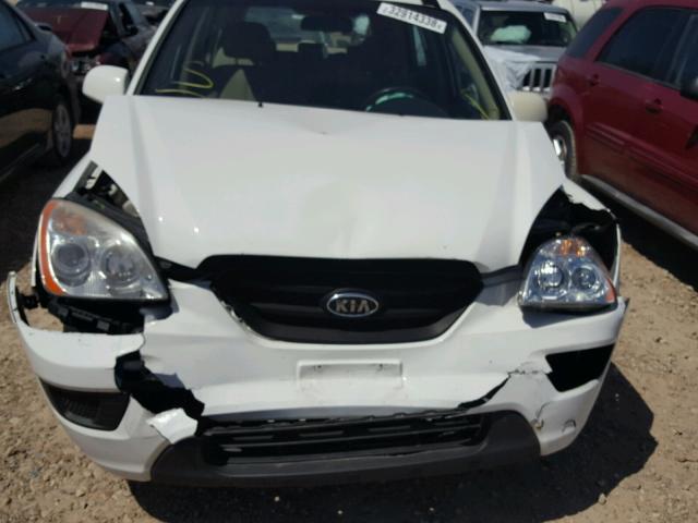 KNAFG526987137846 - 2008 KIA RONDO LX WHITE photo 9