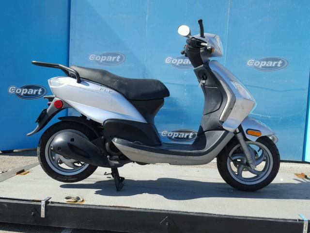 ZAPM578F794001302 - 2009 PIAGGIO FLY 50 GRAY photo 9