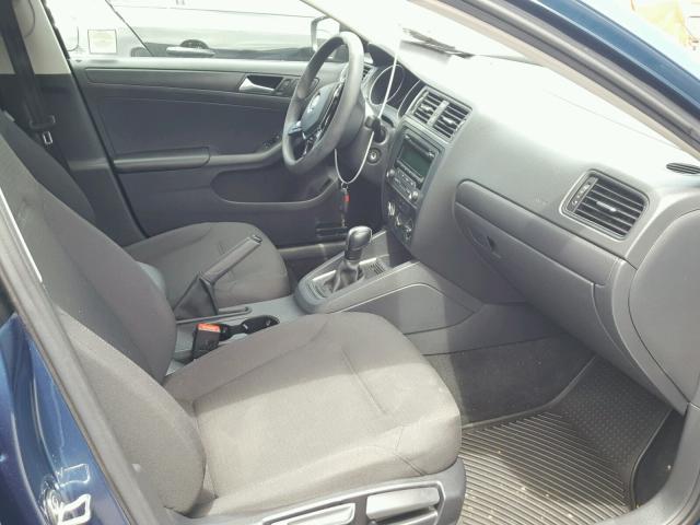 3VW2K7AJ6FM237355 - 2015 VOLKSWAGEN JETTA BASE Կապույտ լուսանկար 5