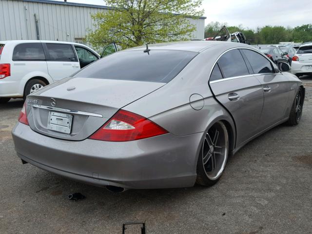 WDDDJ75X66A065571 - 2006 MERCEDES-BENZ CLS 500C GRAY photo 4