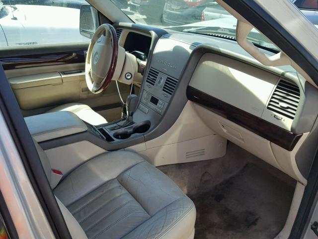 5LMEU68H84ZJ41304 - 2004 LINCOLN AVIATOR 银色 照片 5